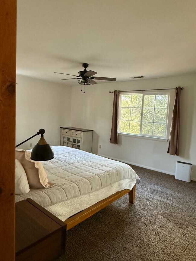 Building Photo - Beautiful Crestline Home - Private & Peaceful