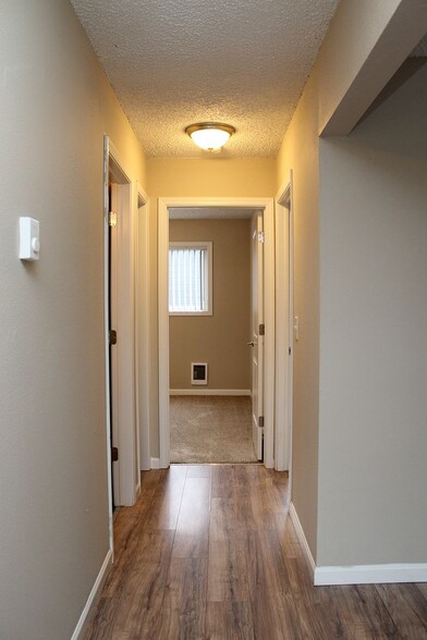 Building Photo - 4609-4609 NE Killingsworth St