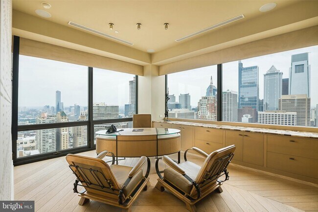 Building Photo - 1706 Rittenhouse Square