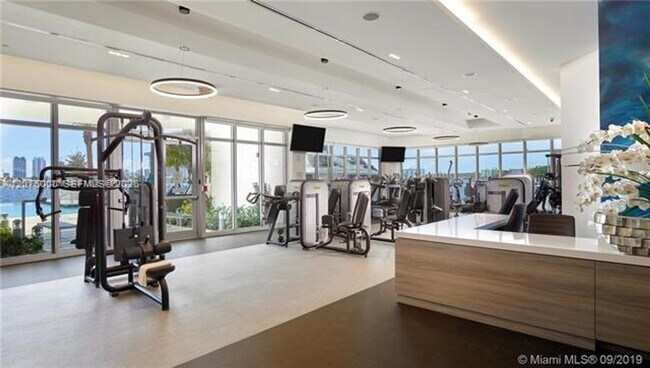 Building Photo - 17301 Biscayne Blvd