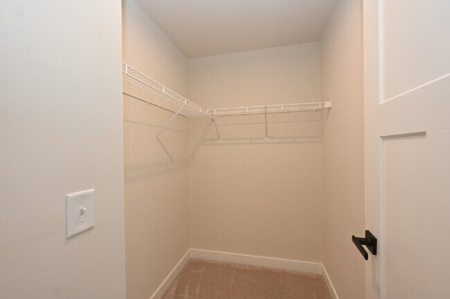 Building Photo - Updated Gallatin Townhome | 3BR + Garage, W/D Included