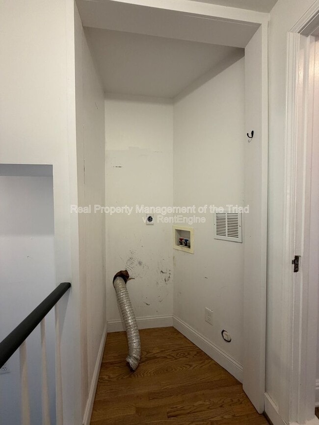 Building Photo - 7530 Shallowford Rd