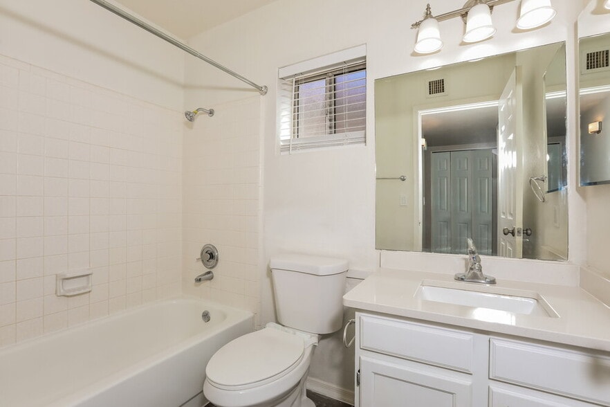 Building Photo - 1922 E Cortez Dr