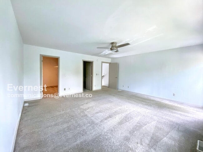 Building Photo - 197 River Breeze Dr