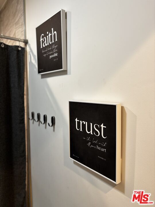 Building Photo - 1377 Sultana