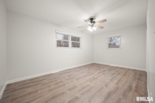 Building Photo - 6822 N Kimberly Dr