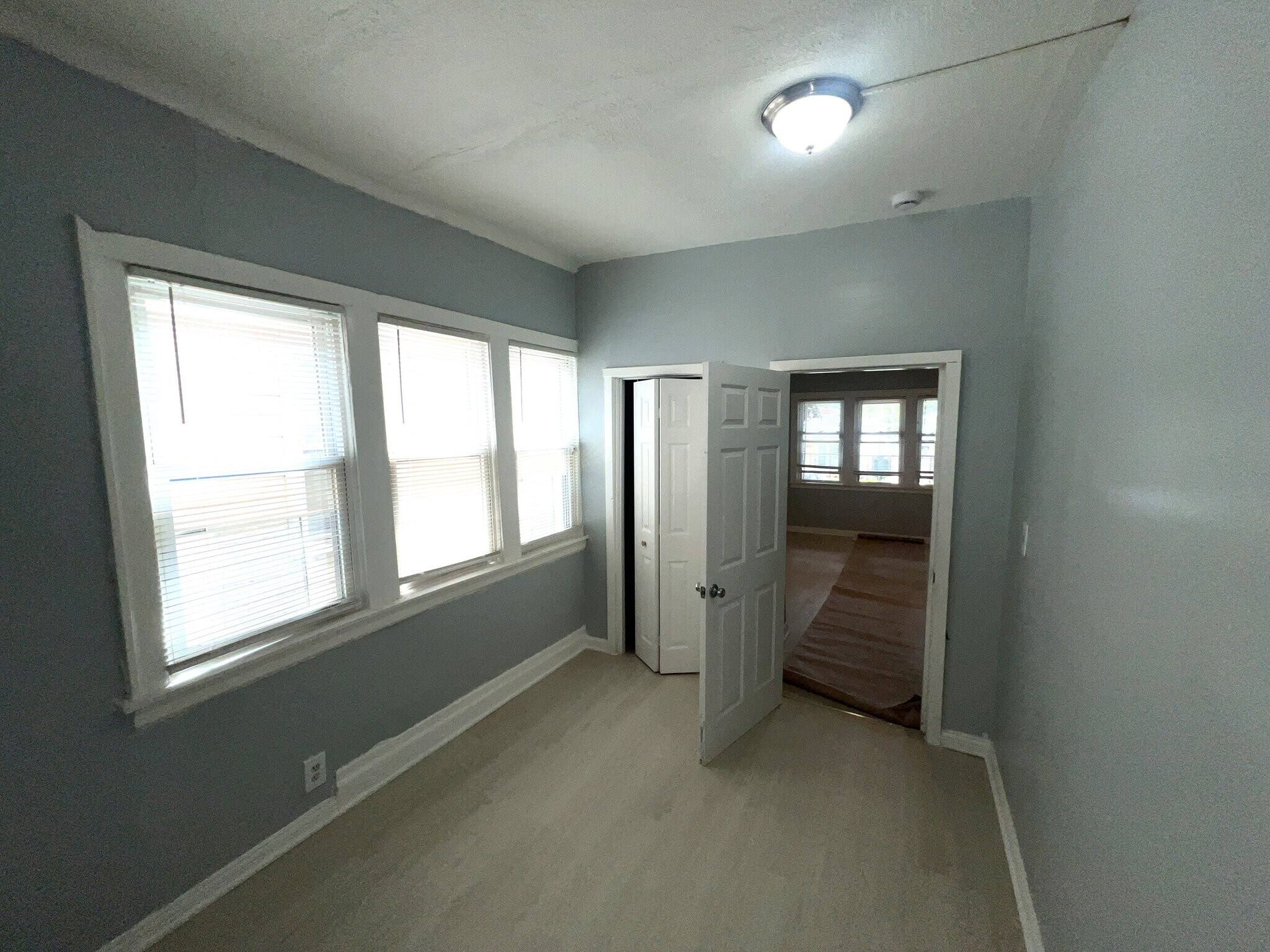 Building Photo - 9147 S Woodlawn Ave