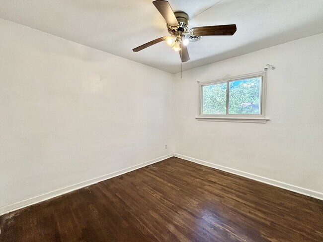 Building Photo - Gorgeous Updated Home in Virginia Beach!