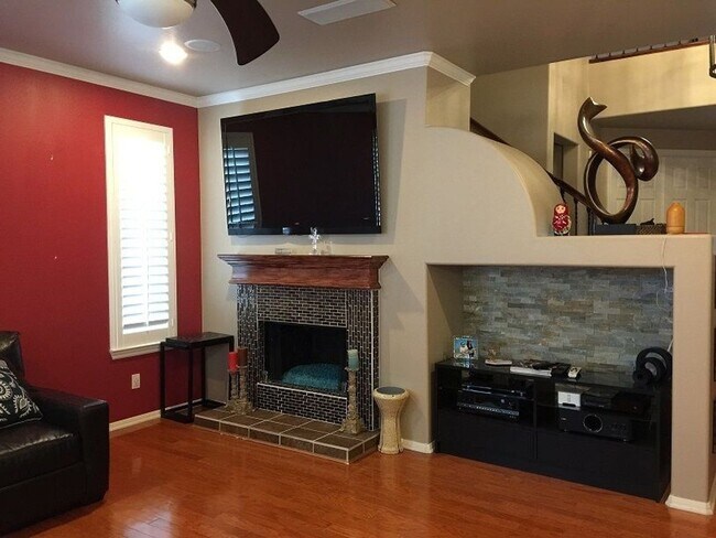 Building Photo - Beautiful House in the Lovely Fair Oaks Ra...