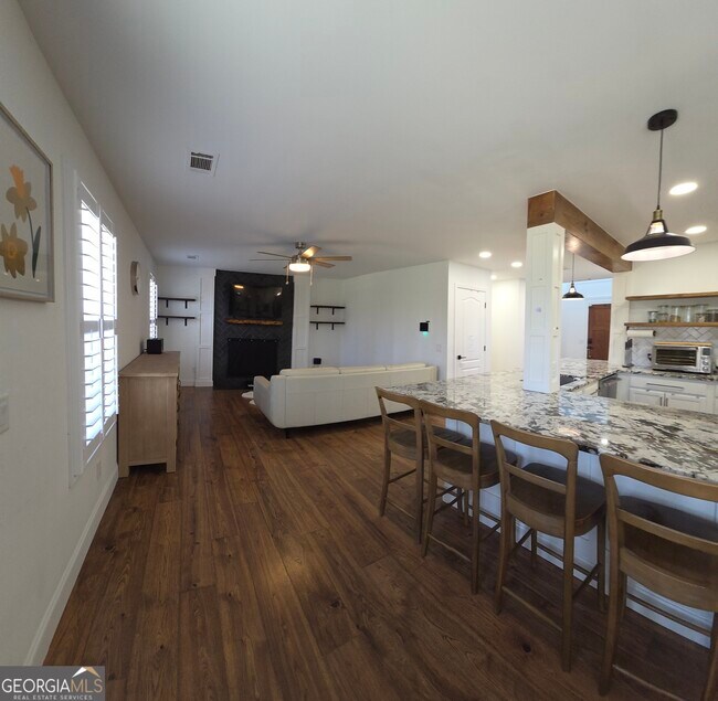 Building Photo - 1121 Vanessa Ave