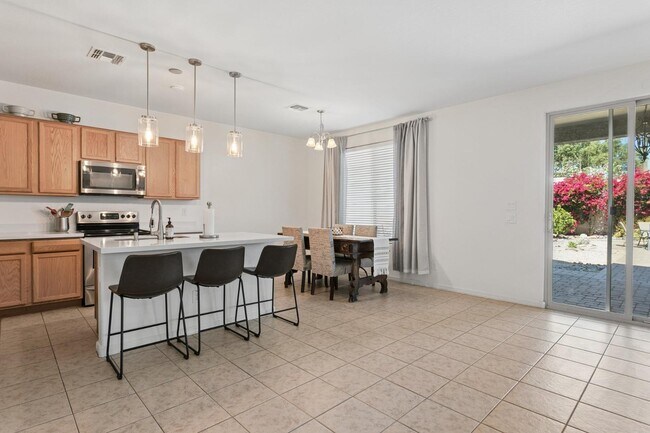 Building Photo - 2114 E Aire Libre Ave