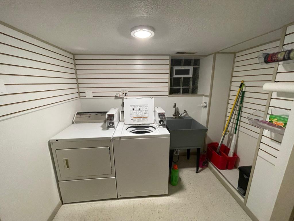 Common Laundry - Coins - 5434 N Lotus Ave