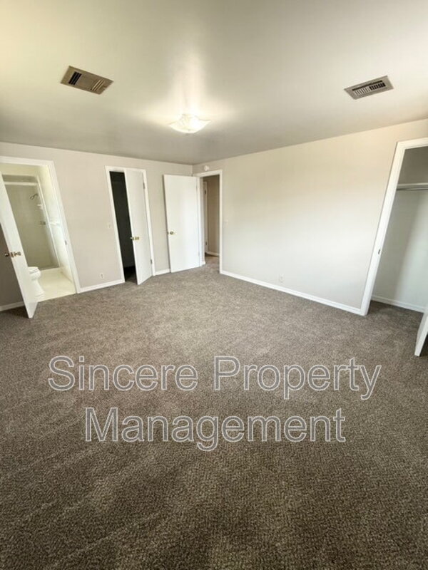 Building Photo - 4013 NW 57th St