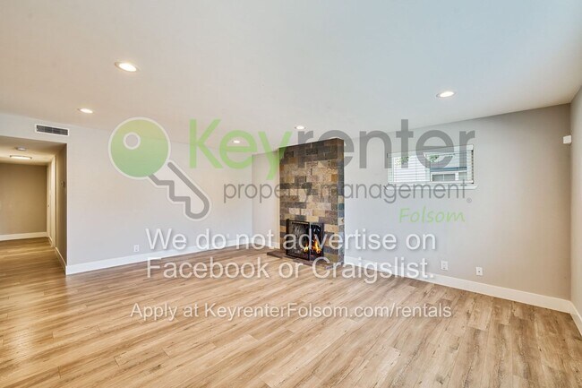 Building Photo - 10364 Newton Way