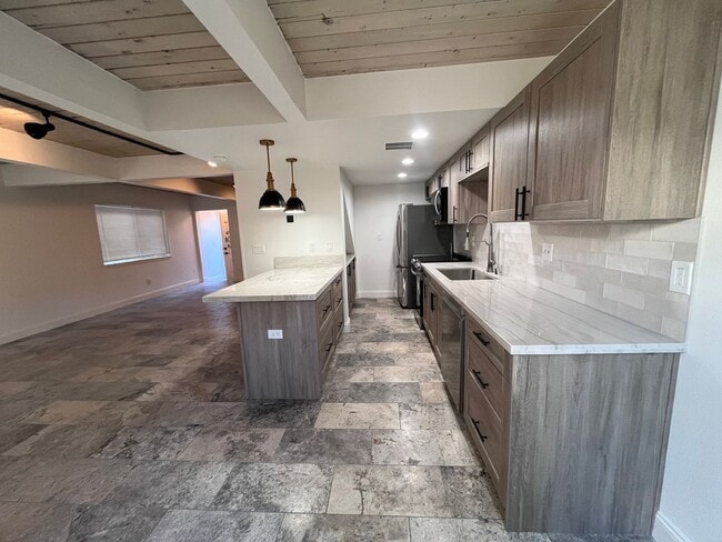 Building Photo - Bright and Spacious 3-Bedroom Home in the Heart of South Davis