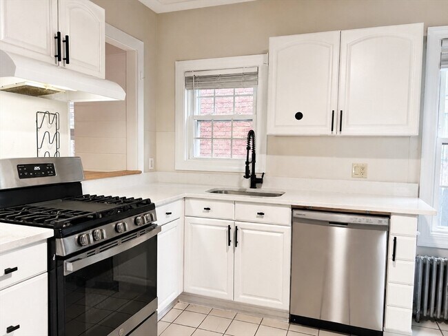 Building Photo - 48 Shawmut St