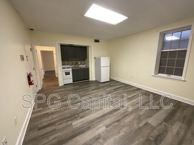 Building Photo - 5 Center Square