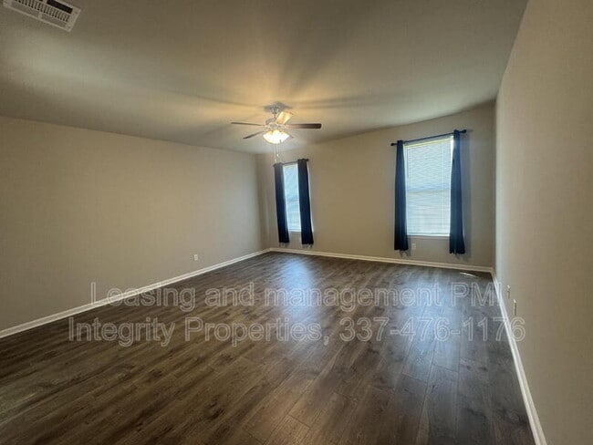 Building Photo - 204 Verger Dr