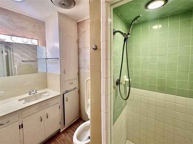 Building Photo - 108 W 15th St