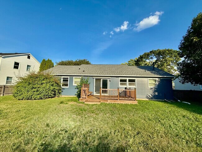 Building Photo - 1011 Aspen Dr