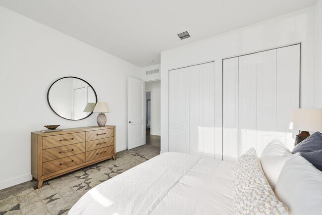 Building Photo - 2201 Florida Blvd