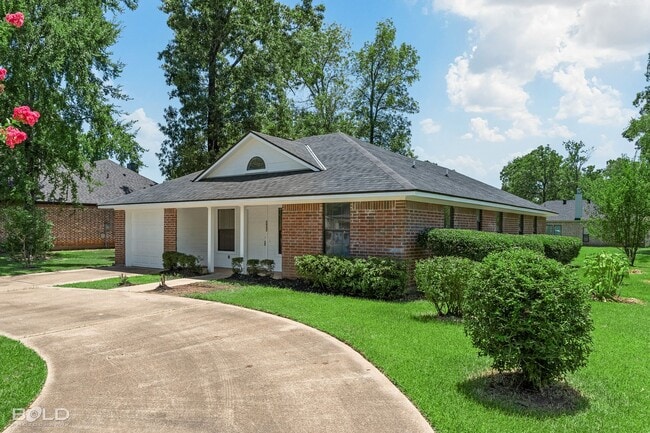 Building Photo - Check Out this 3 bed 2 bath in North Shreveport!
