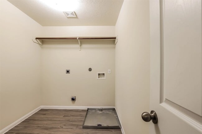 Building Photo - 3038 Junction Dr