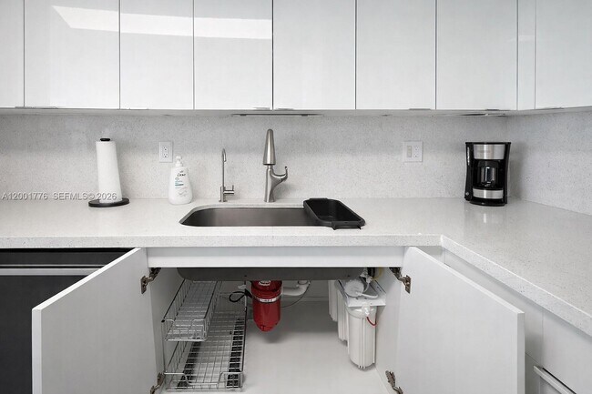 Building Photo - 16565 NE 26th Ave