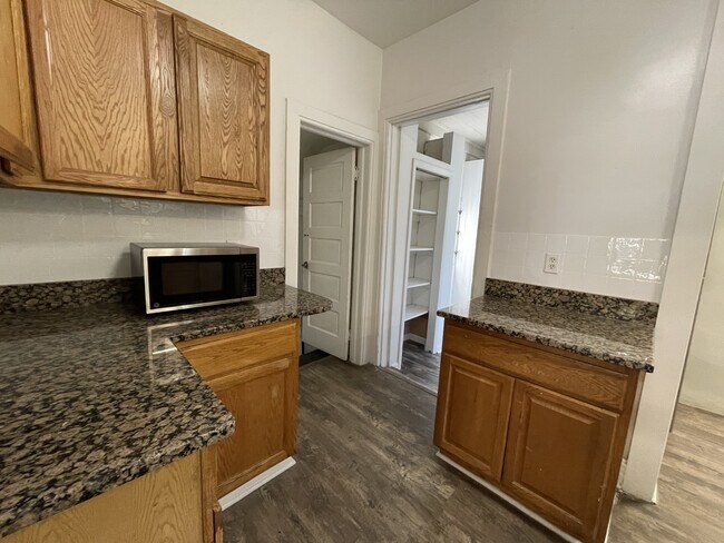 Building Photo - 5920 Chillum Plz NE