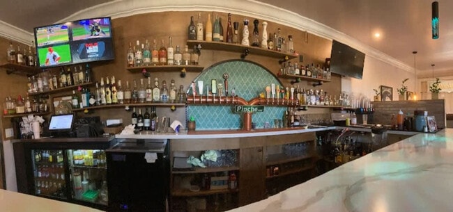 Building Photo - 2908 Lakemont Dr