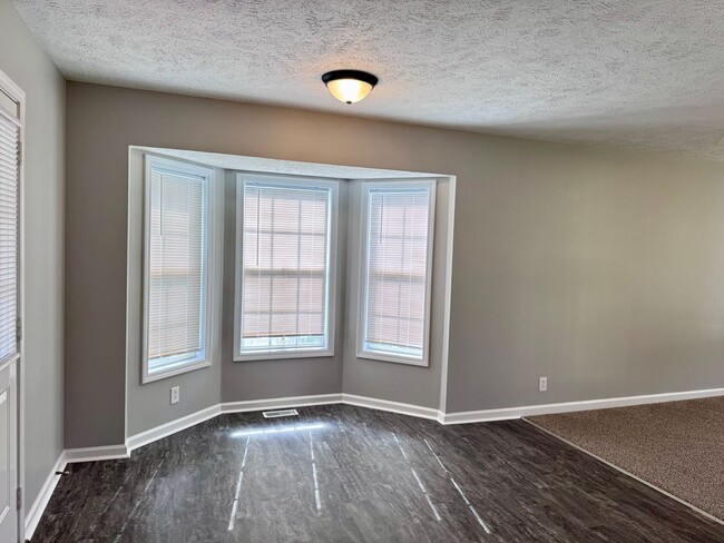 Building Photo - 357 Treeland Dr