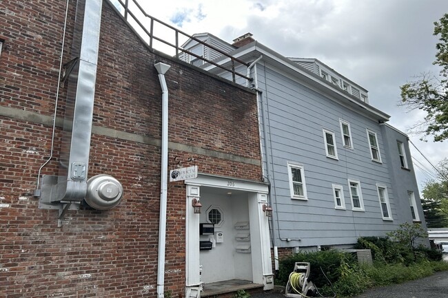 Building Photo - 206 Bellevue Ave
