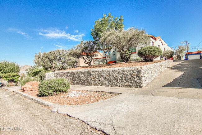 Building Photo - 801 McKelligon Dr