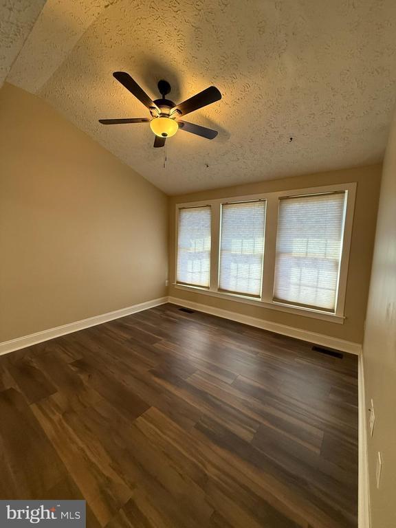 Building Photo - 1064 Jeanett Way