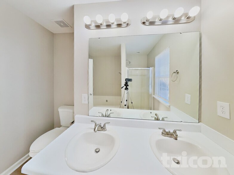 Building Photo - 5820 Bryanstone Pl