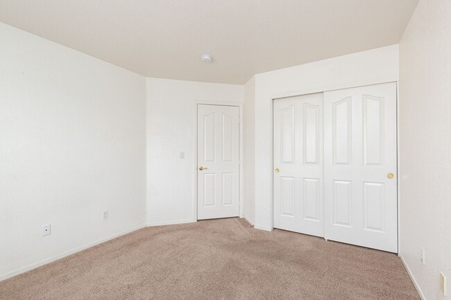 Building Photo - Great 5 Bedroom Home in Summerlin