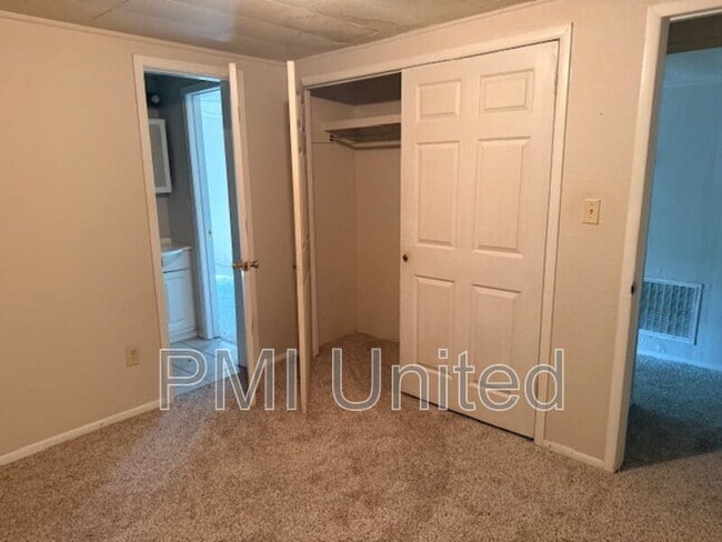 Building Photo - 505 N Broughton St