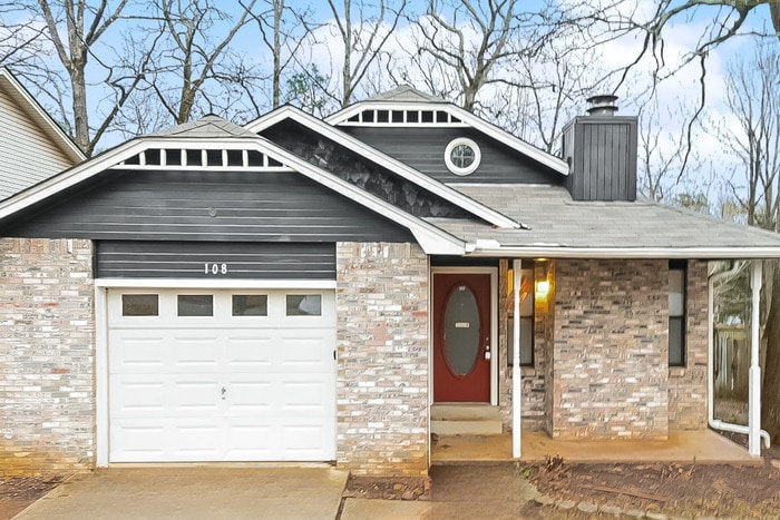 Primary Photo - 108 Pin Oak Cove