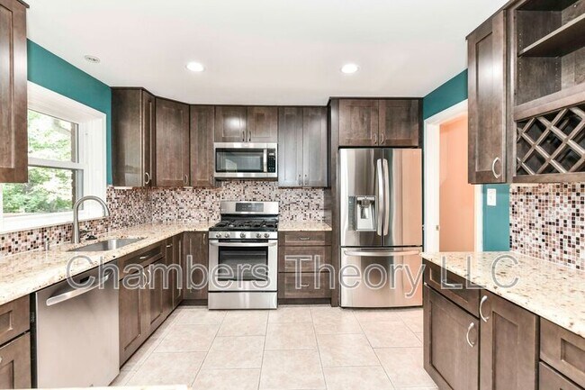 Building Photo - 9205 Hamilton Dr