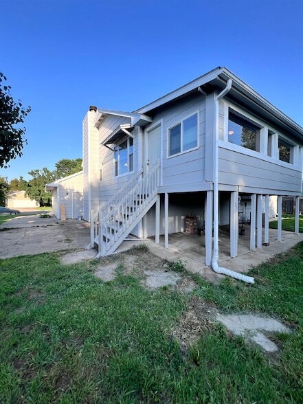 Building Photo - 1819 S Cranbrook Ave