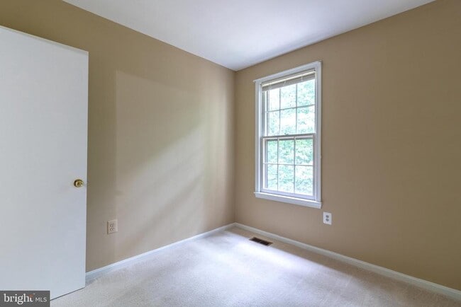 Building Photo - 4796 Gainsborough Dr