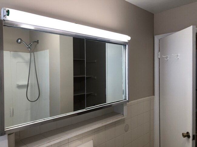 Building Photo - $2,250 / 3br - 1600ft2 - Recently Renovated Single Family Home   ** BALTIMORE COUNTY **