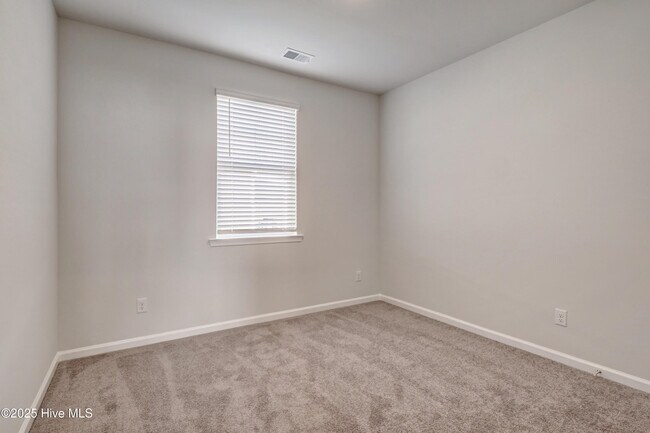 Building Photo - 1329 Clendon Cir