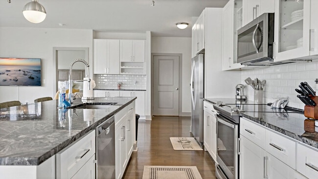 Building Photo - 7370 Montcalm Dr