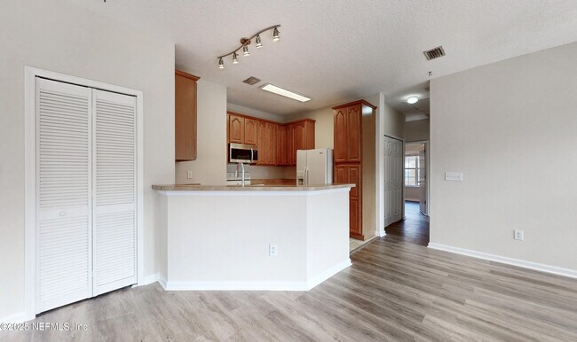 Building Photo - 7214 Deerfoot Cir