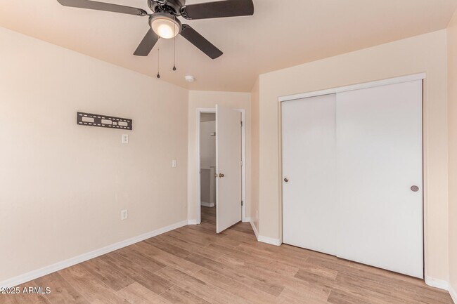 Building Photo - 10908 W Frier Dr