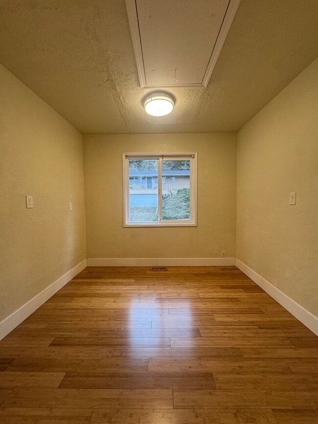 Building Photo - 5-Bed, 3-Bath in South Eugene