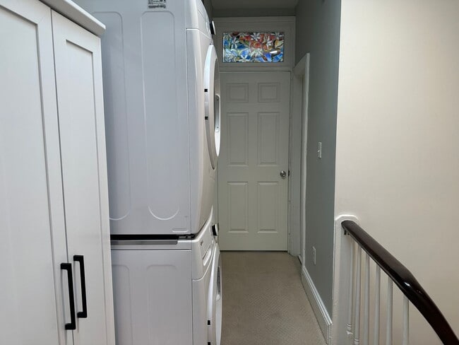 Building Photo - 2 Bedroom 1.5 Bath Condo in Shaw Neighborhood, Backyard, Recently Renovated, Fabulous Modern Feat...