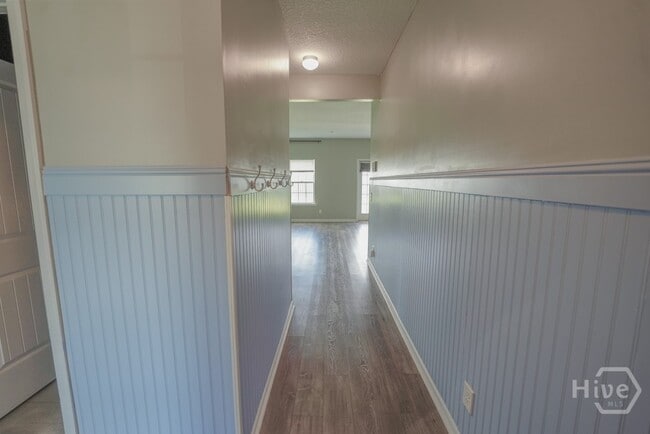 Building Photo - 24 Daylily Ct