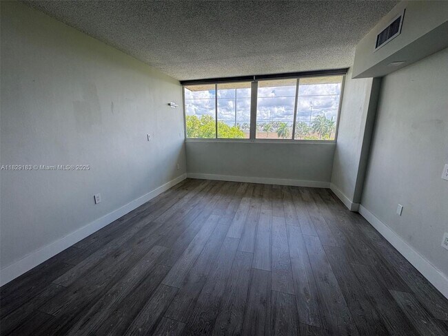 Building Photo - 816 NW 87th Ave